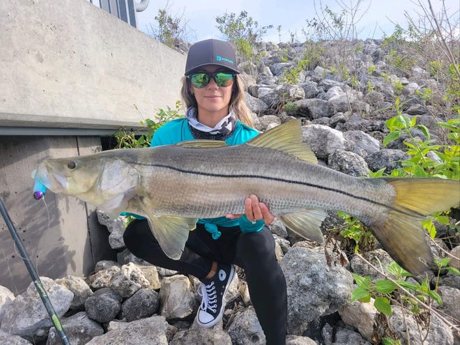 Capt. Cherlyn Arnold of Vero Beach of @ateamfishingcharters on IG caught and released this 40-inch snook