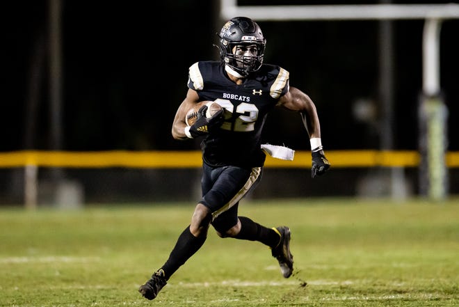 Buchholz Bobcats wide receiver Jaren Hamilton (22) runs with the ball during the first half against the Crestview Bulldogs during the 2022 FHSAA Football State Championships 4S Regional Semifinal at Citizens Field in Gainesville, FL on Friday, November 18, 2022. [Matt Pendleton/Gainesville Sun]