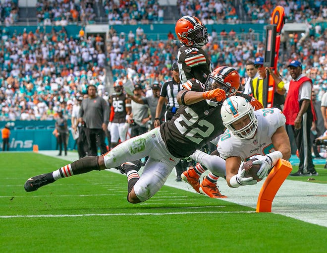Alec Ingold dives toward the pylon to score a touchdown against the Browns.