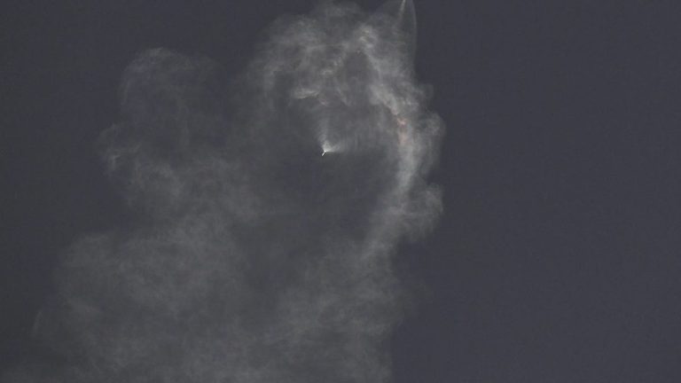 Scenes from Treasure Coast: SpaceX Falcon 9 launches 40 satellites for the company One Web