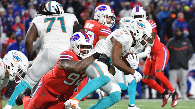 Instant takeaways from Dolphins’ 32-29 loss to the Buffalo Bills in the snow
