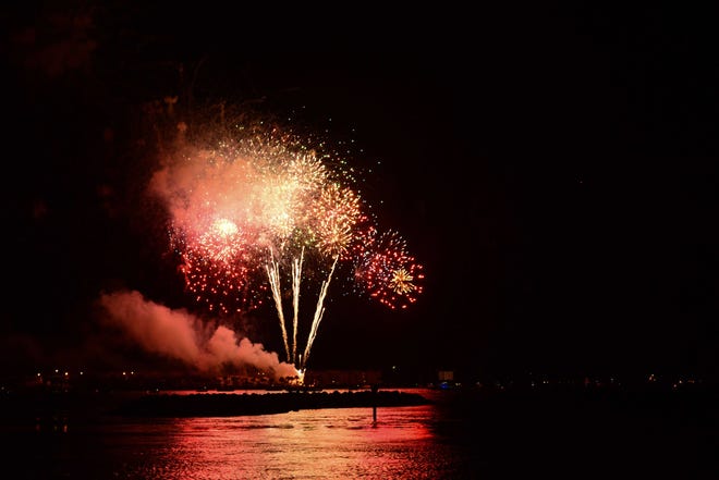 Watch fireworks on New Year's Eve from downtown Fort Pierce, South Hutchinson Island, River Walk Center and surrounding areas.