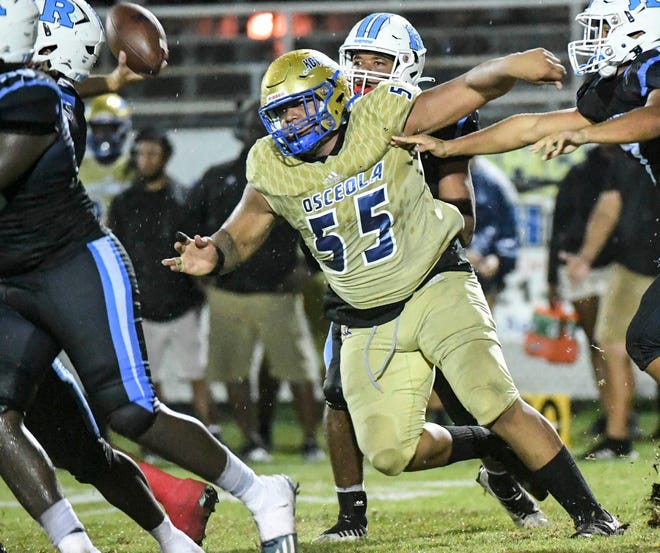 John Walker (55) of Osceola pursue Rockledge QB Traven Green during their game Friday, September 23, 2022. Craig Bailey/FLORIDA TODAY via USA TODAY NETWORK