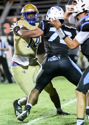 Derrick Leblanc (10) of Osceola pursues Rockledge QB Traven Green during their game Friday, September 23, 2022. Craig Bailey/FLORIDA TODAY via USA TODAY NETWORK