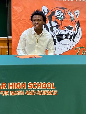 Dunbar senior Shawn Russ signed his national letter of intent to play football at Arizona State on Wednesday, Dec, 21, 2022.