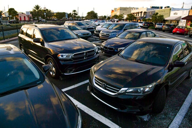 The parking lot along Southwest Flagler Avenue is nearly full, Friday, Dec. 2, 2022, in downtown Stuart. From Southwest St. Lucie Avenue to Confusion Corner, Southwest Flagler Avenue has 126 spots for parking.