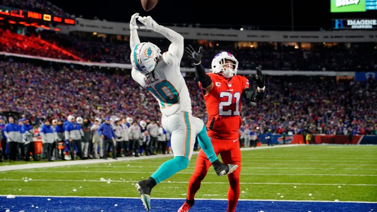 More good than bad as Dolphins go toe-to-toe with Bills in the Buffalo snow | Schad