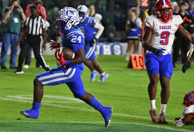 Joquez Smith (24) of Jesuit scores a touchdown during first quarter of the Class 6A state championship game against Pine Forest at DRV PNK Stadium, Fort Lauderdale, FL  Dec. 17, 2021.
