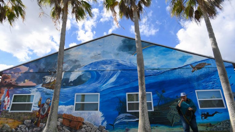 Sebastian welcomes its first mural on Mel Fisher’s Treasure Museum