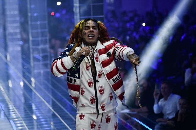 US rap singer 6ix9ine, or Tekashi 69, performs during the Philipp Plein fashion showw as part of the Women's Spring/Summer 2019 fashion week in Milan, on September 21, 2018.