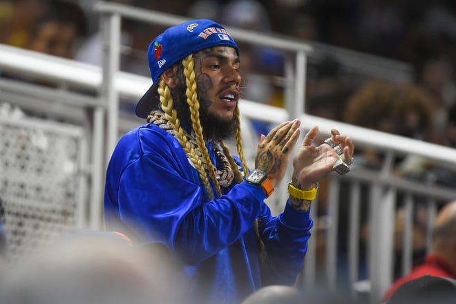 MIAMI, FL - AUGUST 03: American rapper Tekashi 6ix9ine cheers on the New York Mets during the game against the Miami Marlins at loanDepot park on August 3, 2021 in Miami, Florida.