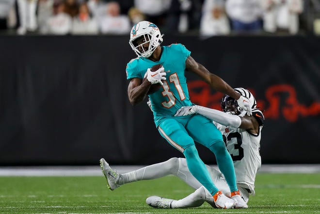 Raheem Mostert wants to bring the type of explosiveness to the Dolphins running game he showed while playing for the 49ers.