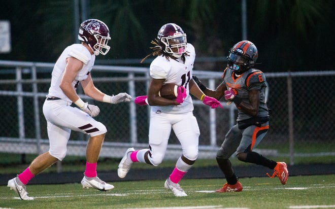 Braden River's Craivontae Koonce (11) runs the ball during the Braden River at Lely high school football game in Naples, Fla., on Oct. 8, 2021.