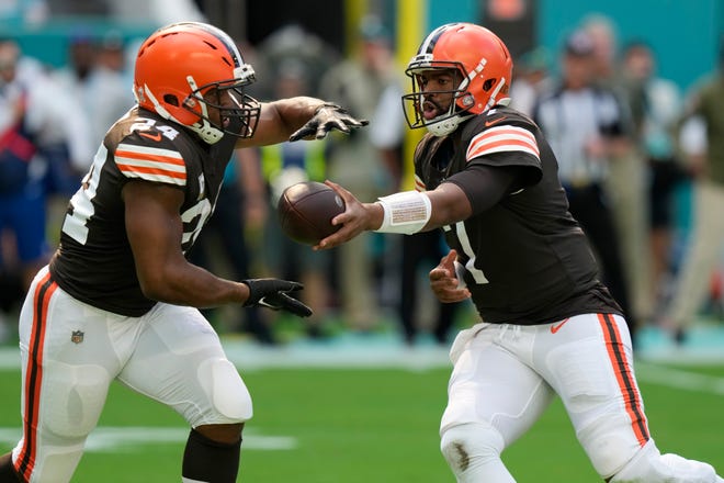 Browns quarterback Jacoby Brissett hands the back to running back Nick Chubb during the first half against the Dolphins, Sunday, Nov. 13, 2022, in Miami Gardens, Fla.
