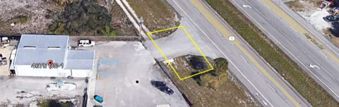 Detective outlined in yellow the section of right-of-way where four men fought before a boat shop owner was shot and killed on March 1, 2022, according to state attorney's office report.