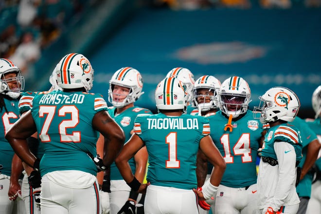 Dolphins offensive tackle Terron Armstead (72) and quarterback Tua Tagovailoa (1) talk to their teammates prior to playing the Steelers last month, but Armstead would never turn his back on his fellow offensive linemen.