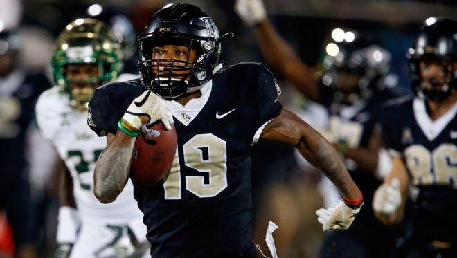 UCF Knights kick returner Mike Hughes (19) runs back the kick 94 yards for the go ahead scorer against the South Florida Bulls during the second half at Spectrum Stadium.