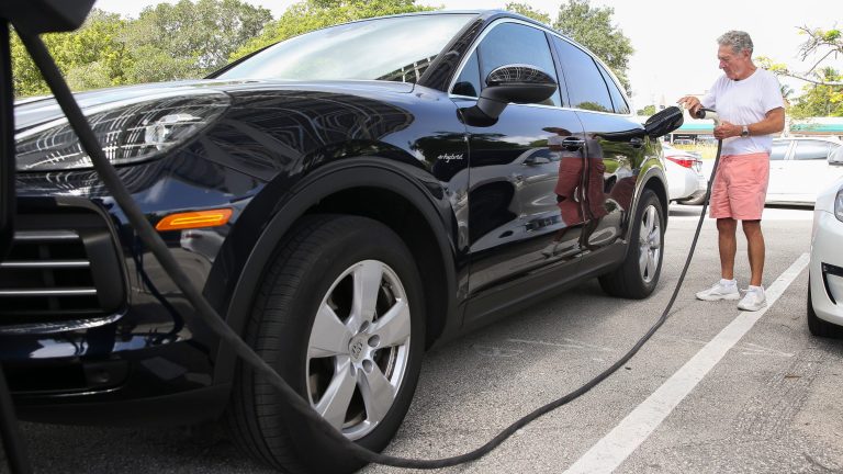 Stuart City Commission OKs addition of four electric vehicle chargers downtown through FPL