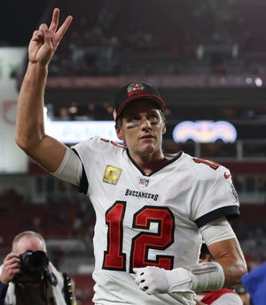 Tom Brady waves to the fans after the Buccaneers' win over the Rams.