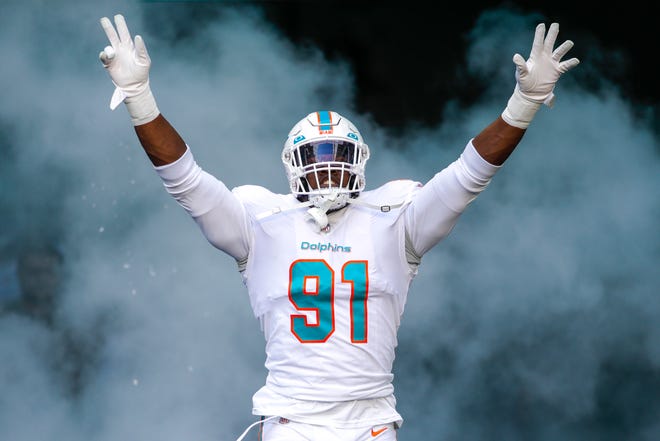 Dolphins edge rusher Emmanuel Ogbah takes the field before the Browns game, which will be his last game in 2022.