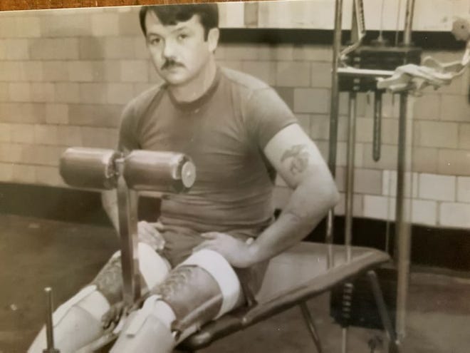 Jack Simpson weightlifting with his prosthetic legs.
