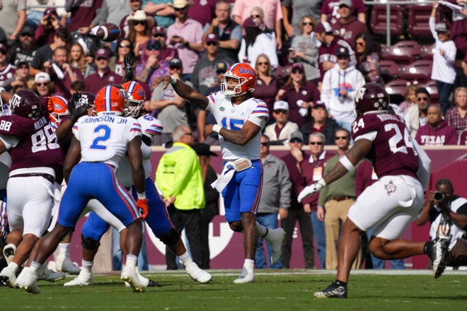 Florida Gators quarterback Anthony Richardson (15) throws a pass in the first half Saturday against the Texas A&M Aggies at Kyle Field.