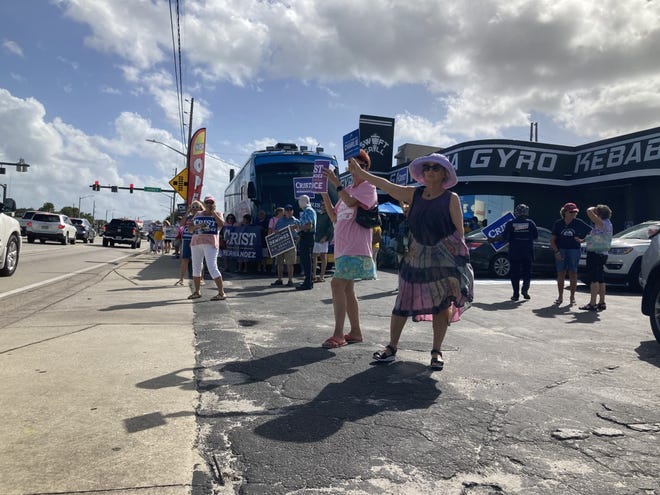 Supporters on Monday, Nov. 7, 2022, wave signs along U.S. 1 in front of Swift Grill in Fort Pierce before gubernatorial candidate Charlie Crist made an appearance.