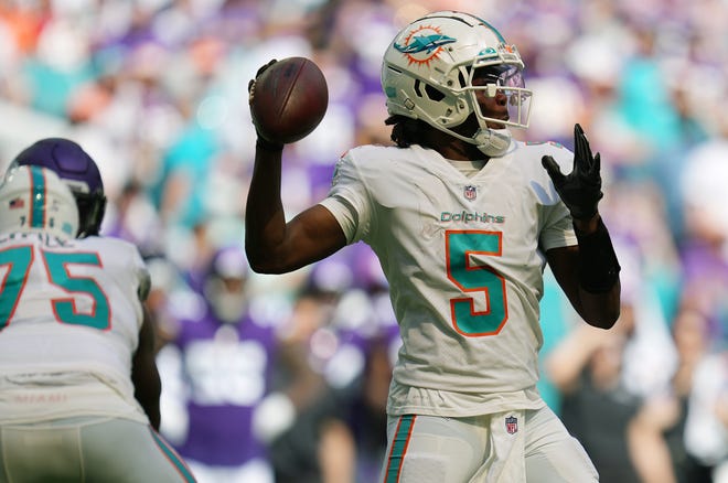 The Dolphins expect to start Teddy Bridgewater vs. the Patriots on Sunday.