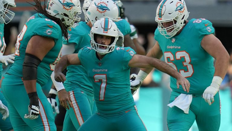 This hero wears No. 7: Jason Sanders kicks Miami Dolphins into the playoffs