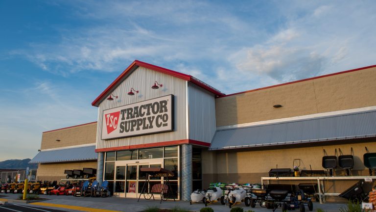 Old Kmart building to become Vero Beach’s first Tractor Supply Co.