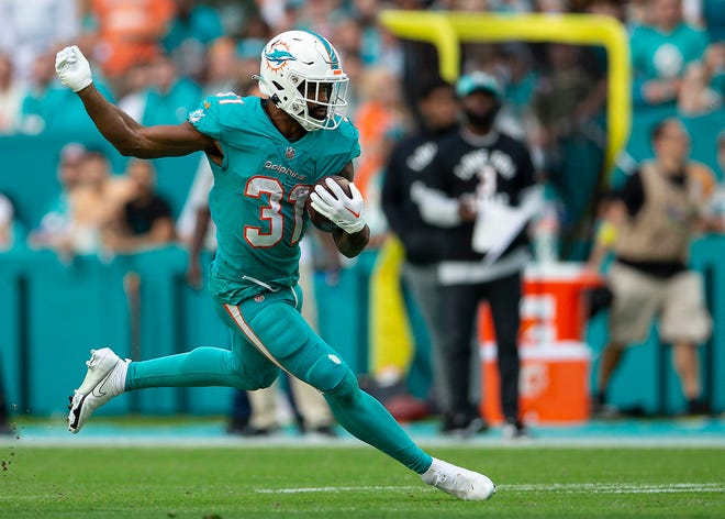 Miami Dolphins running back Raheem Mostert (31), in action against the New York Jets during NFL action Sunday January 08, 2023 at Hard Rock Stadium in Miami Gardens.