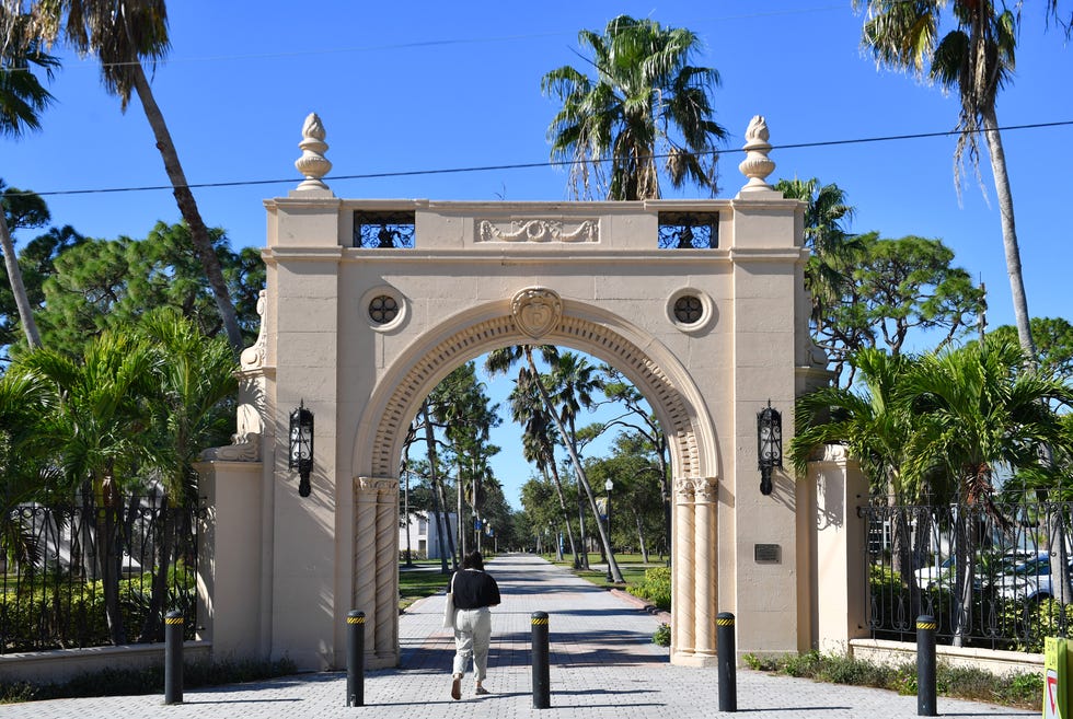 An archway leads to the Dort Promenade on the New College of Florida Bayfront Campus. Florida Gov. Ron DeSantis overhauled the board of Sarasota's New College on Friday, bringing in six new members in a move his administration described as an effort to shift the school in a conservative direction.