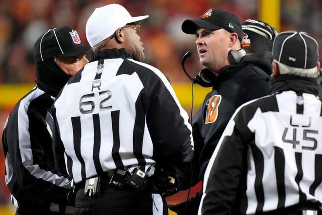 Bengals coach Zac Taylor discusses a call with referee Ron Torbert during the AFC Championship Game.