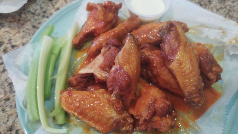 Restaurant review: Nick’s brings chicken wings back to Vero Beach