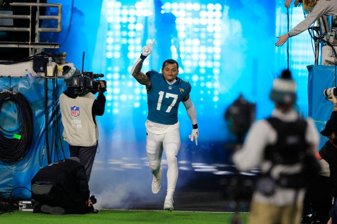 Jacksonville Jaguars tight end Evan Engram (17) is introduced before an NFL first round playoff football matchup Saturday, Jan. 14, 2023 at TIAA Bank Field in Jacksonville, Fla. The Jacksonville Jaguars edged the Los Angeles Chargers on a field goal 31-30. [Corey Perrine/Florida Times-Union]