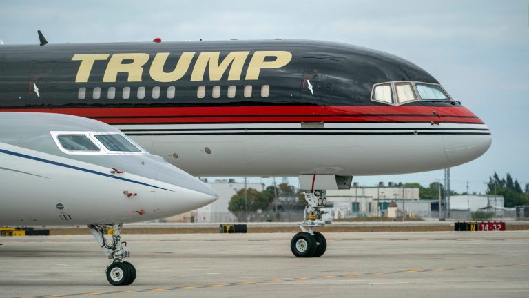 Livestream: Trump plane at Palm Beach International Airport day after indictment